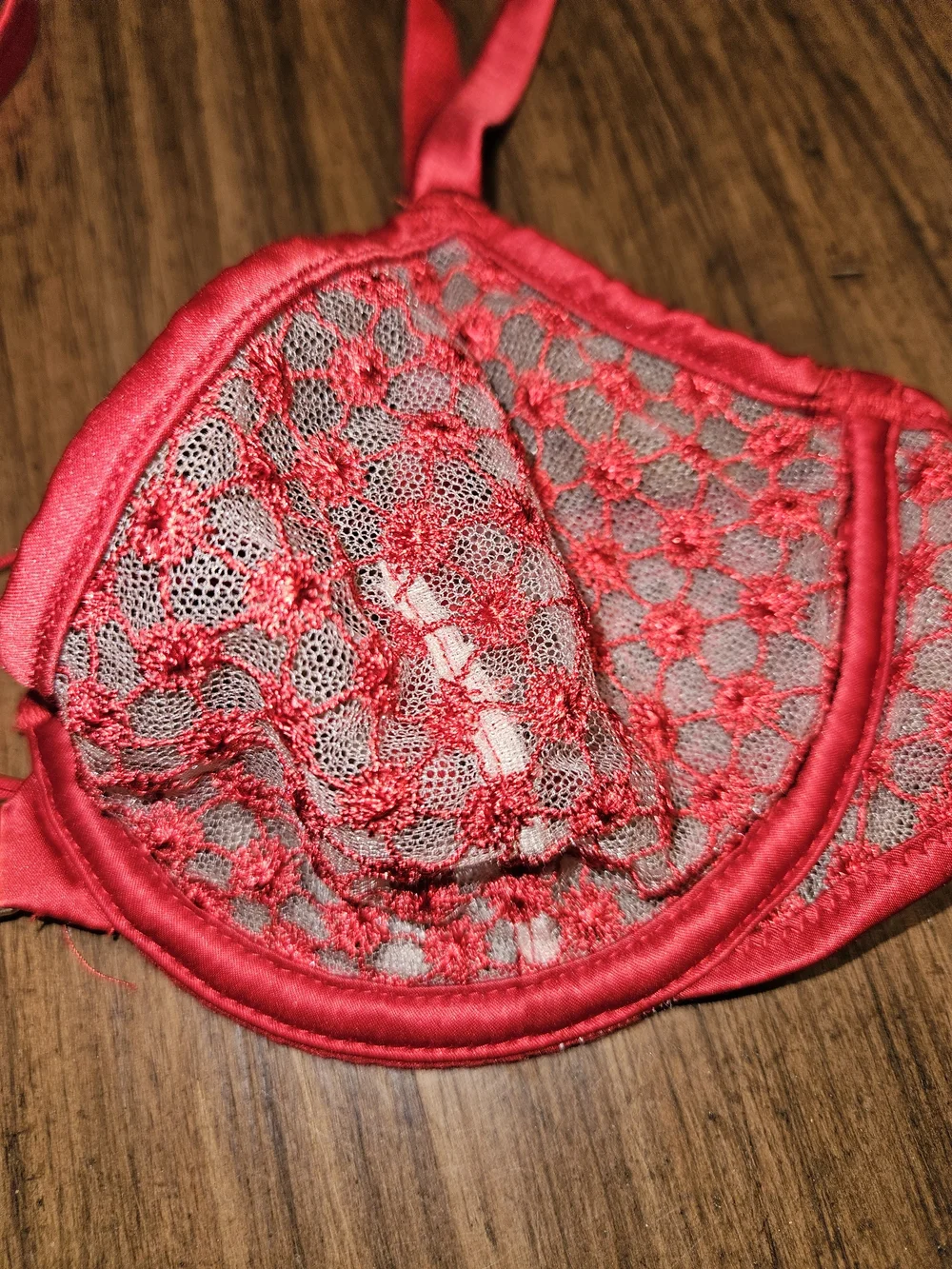 Victoria's Secret Red Lace Underwire Front-Closure Bra
